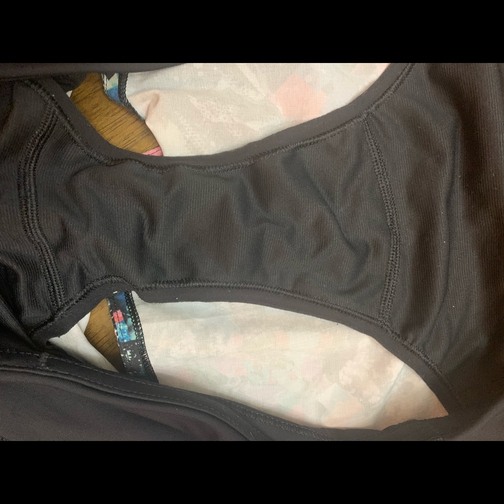 Lululemon Speed Up Shorts - Picture 4 of 5